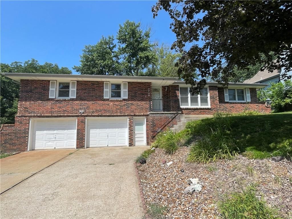 7724 NW Eastside Drive — photo 3
