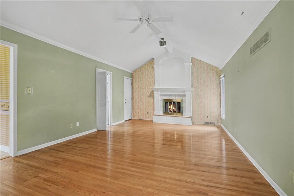 2100 Crescent Drive — photo 4