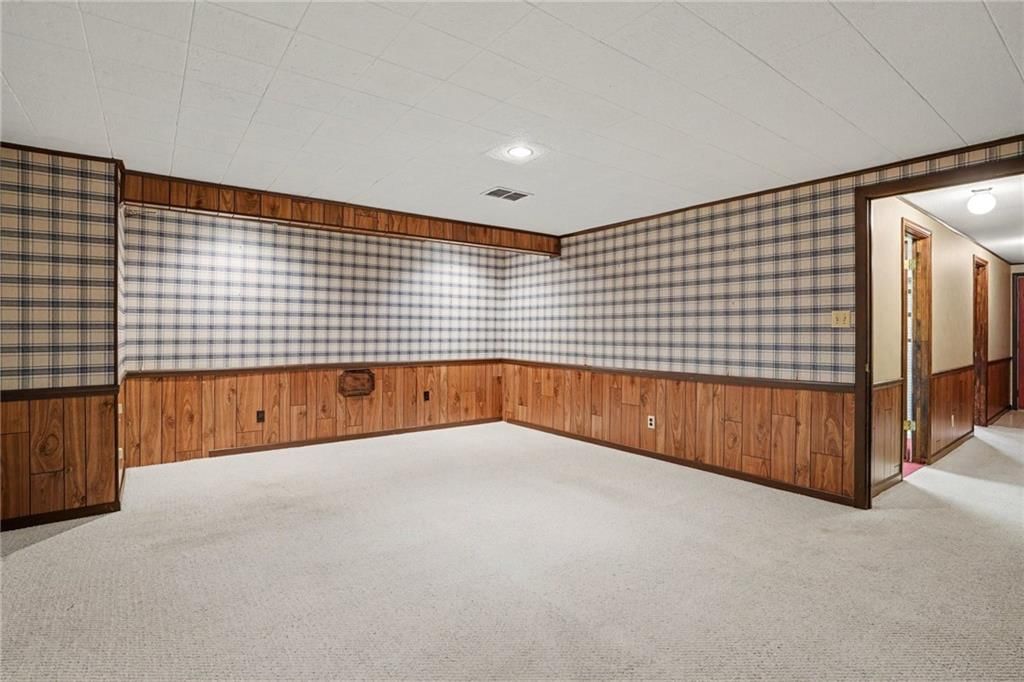 2100 Crescent Drive — photo 18