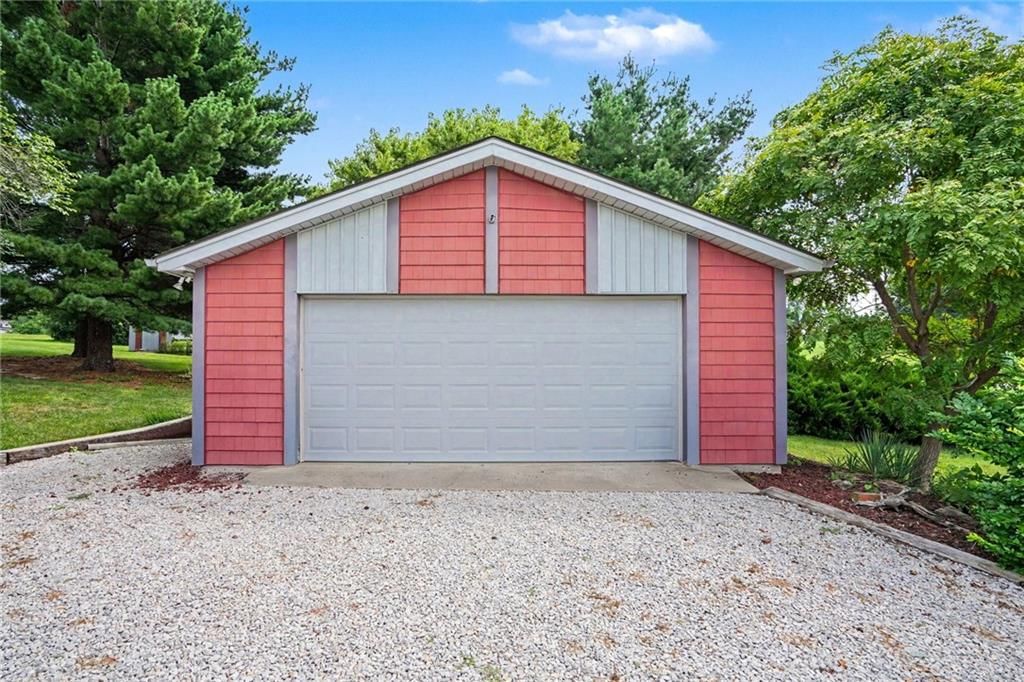 2100 Crescent Drive — photo 31