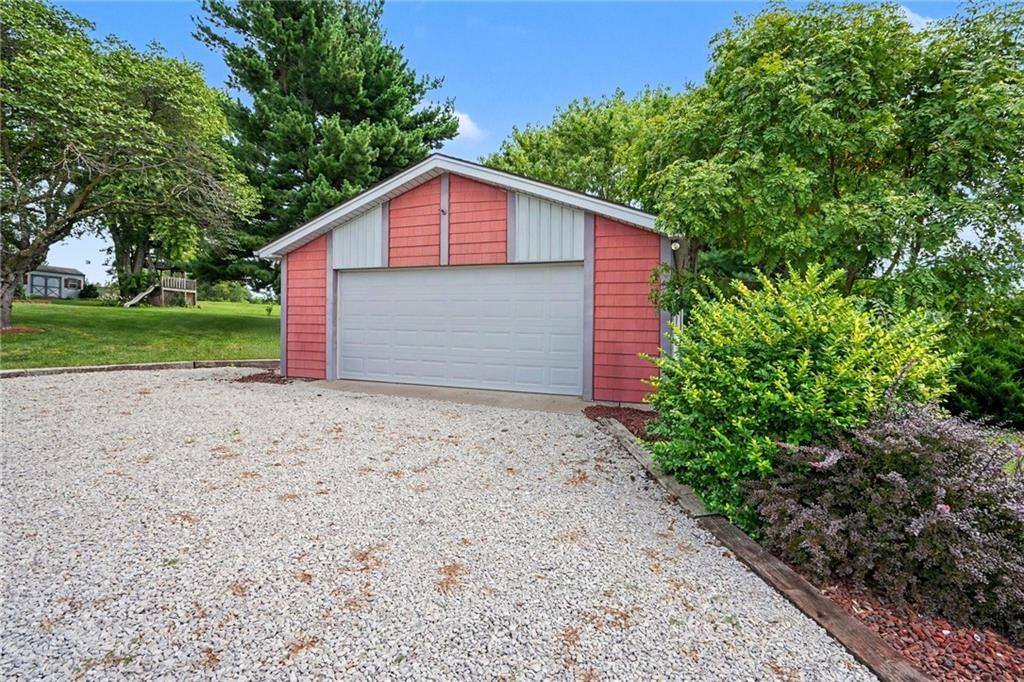 2100 Crescent Drive — photo 32