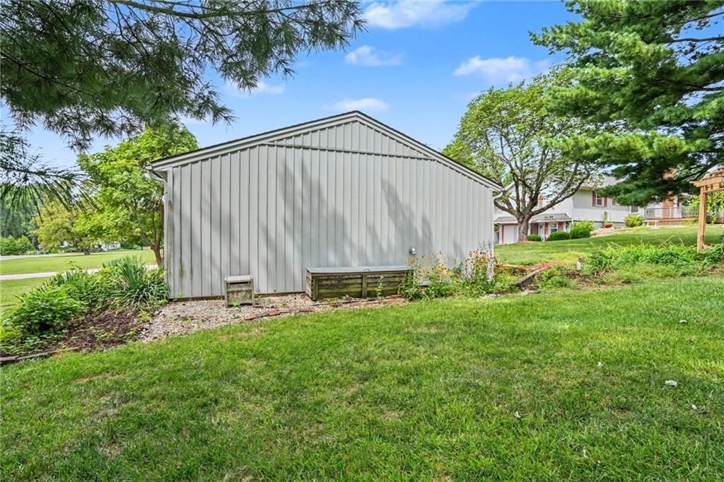 2100 Crescent Drive — photo 36