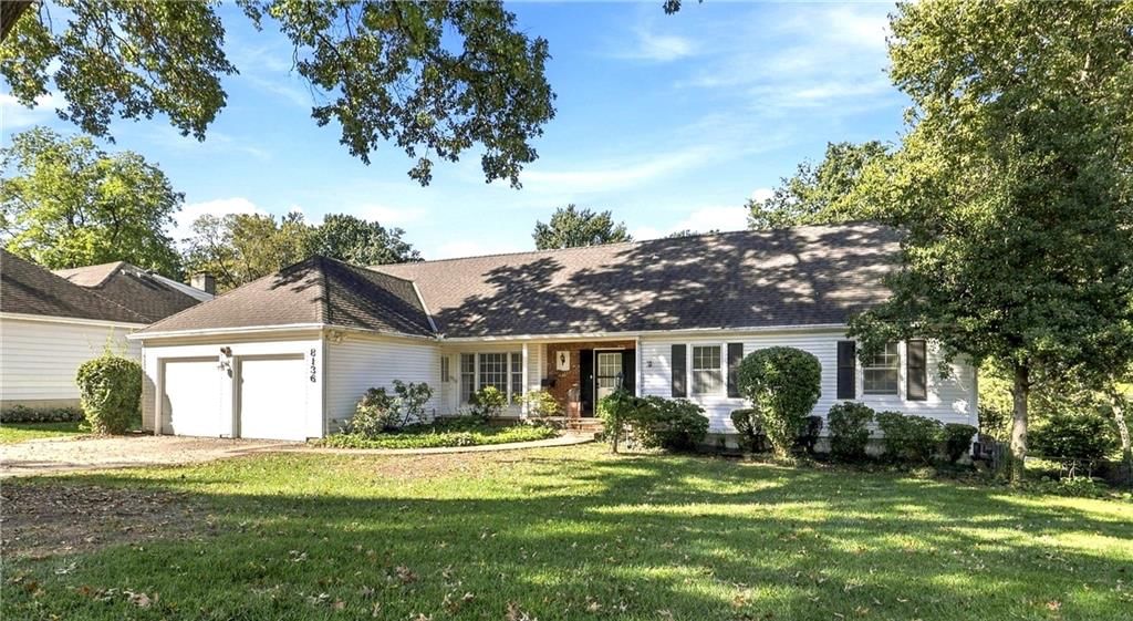 8136 Outlook Lane, Prairie Village, KS: listing photo 2