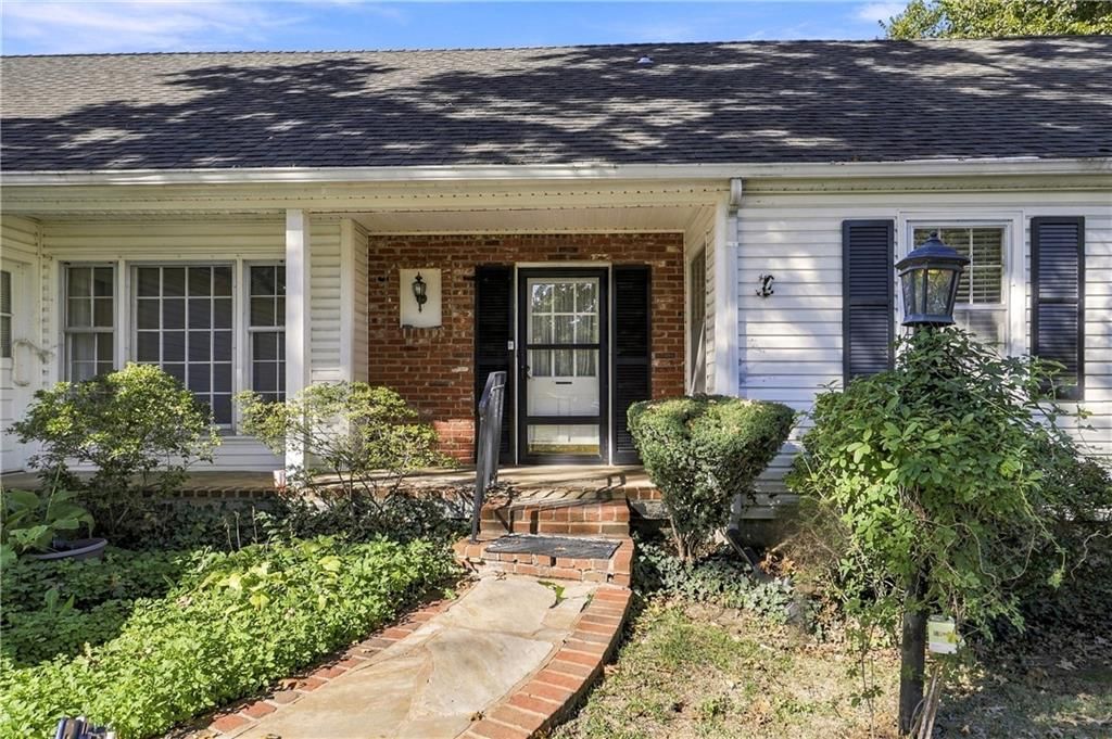 8136 Outlook Lane, Prairie Village, KS: listing photo 3