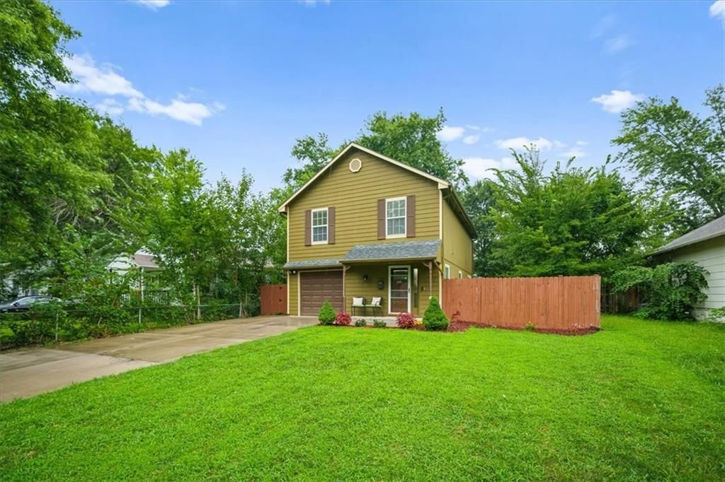 Photo 4 of 19 - 300-B N Buchanan Street, Olathe, KS 66061