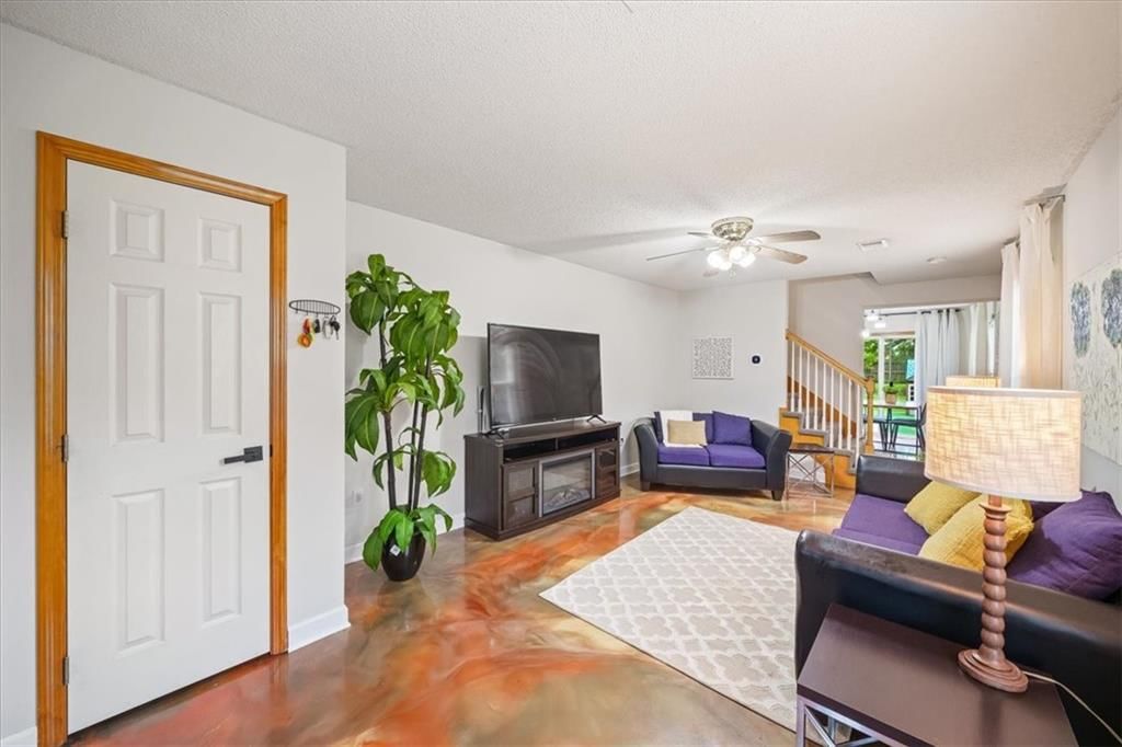 Photo 5 of 19 - 300-B N Buchanan Street, Olathe, KS 66061