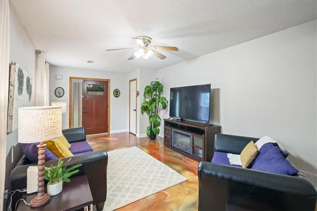Photo 6 of 19 - 300-B N Buchanan Street, Olathe, KS 66061