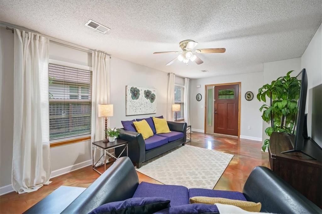Photo 7 of 19 - 300-B N Buchanan Street, Olathe, KS 66061