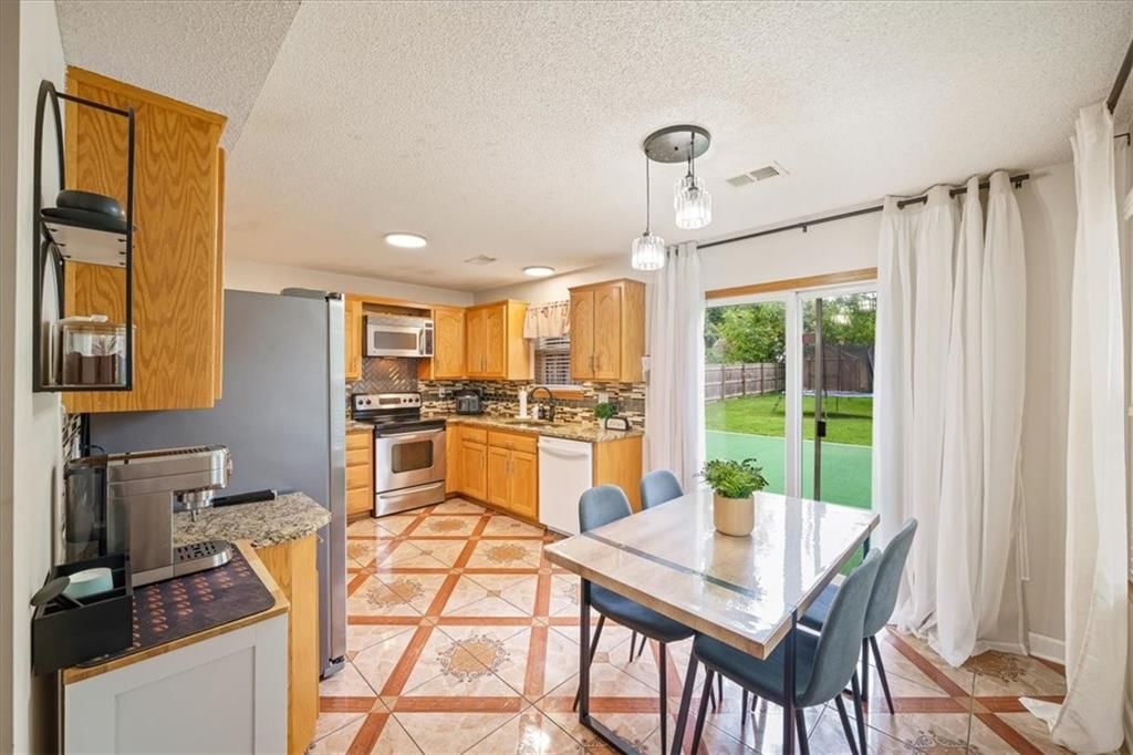 Photo 8 of 19 - 300-B N Buchanan Street, Olathe, KS 66061