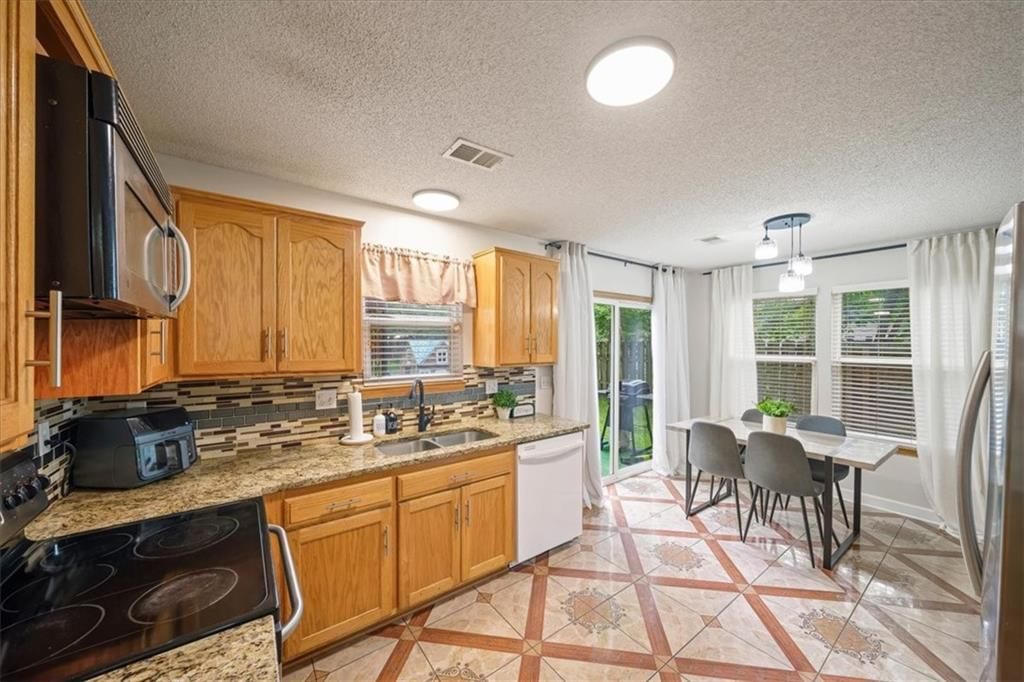 Photo 10 of 19 - 300-B N Buchanan Street, Olathe, KS 66061