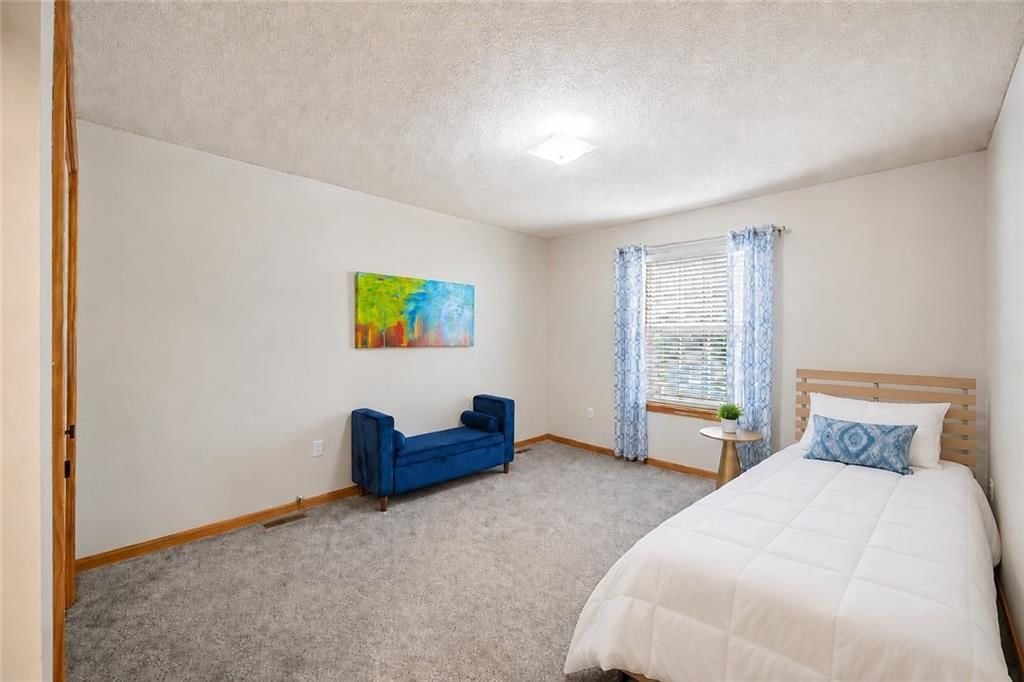 Photo 17 of 19 - 300-B N Buchanan Street, Olathe, KS 66061