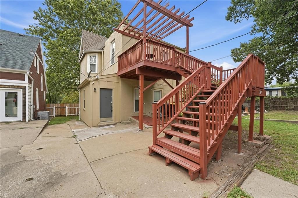 327 Maple Boulevard — photo 36