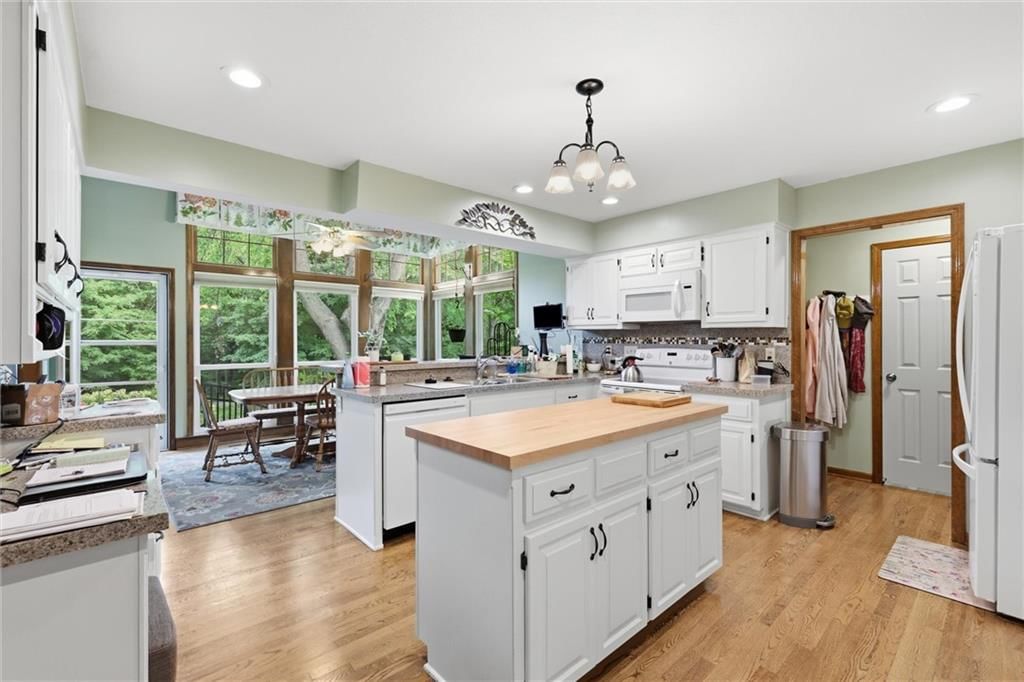8531 Hallet Street — photo 37