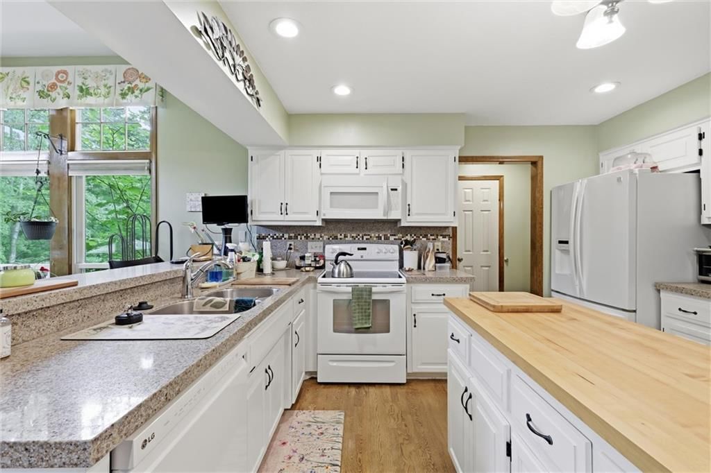8531 Hallet Street — photo 40