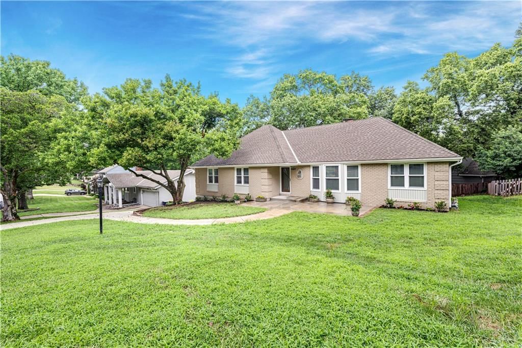 404 NW Briarcliff Road — photo 3