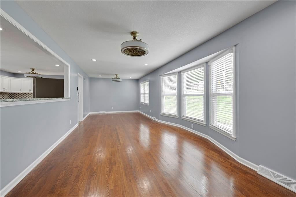 404 NW Briarcliff Road — photo 8