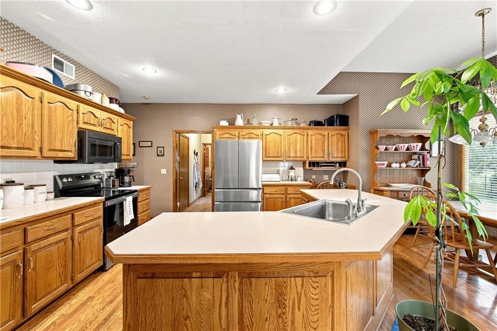7907 NW 76th Terrace — photo 30