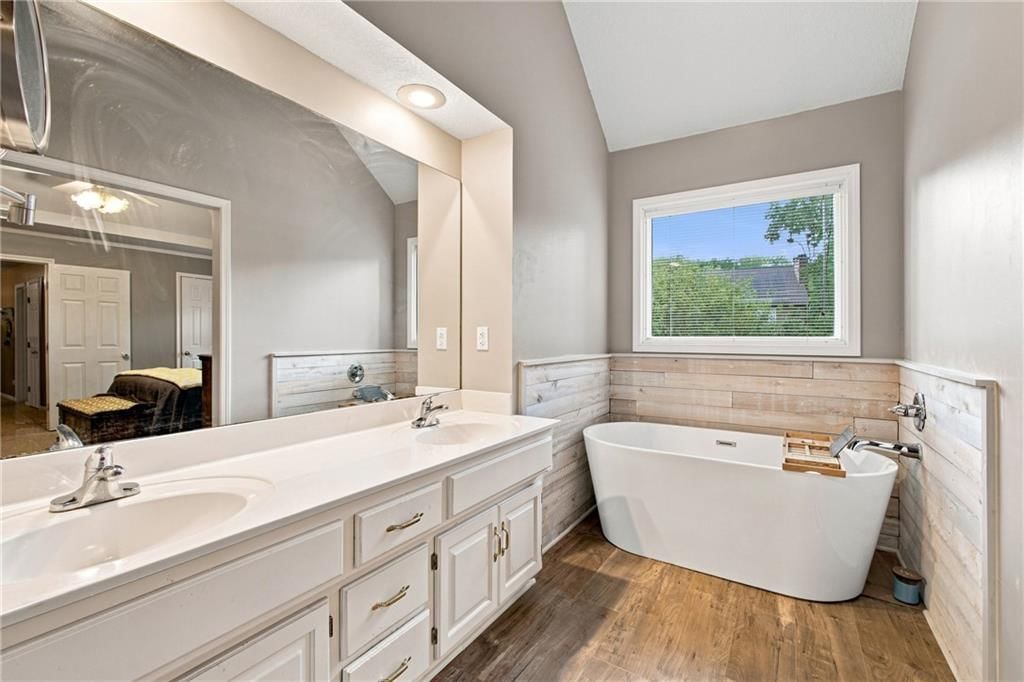 7907 NW 76th Terrace — photo 36