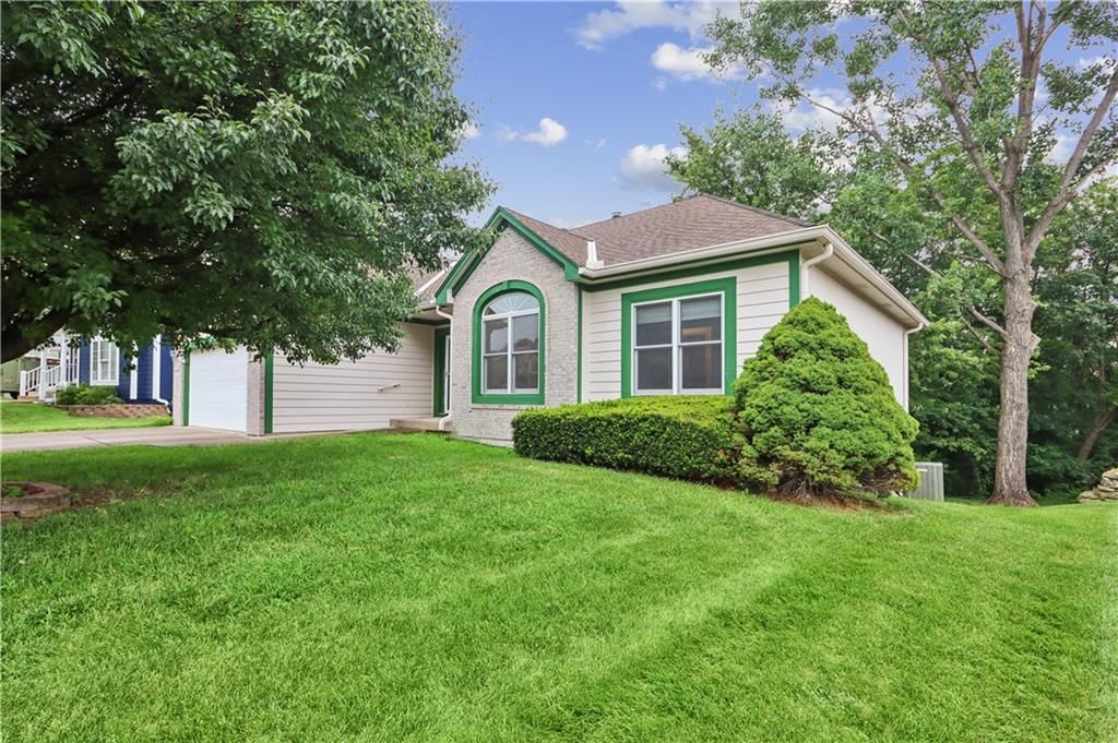 7723 N Conant Avenue — photo 1