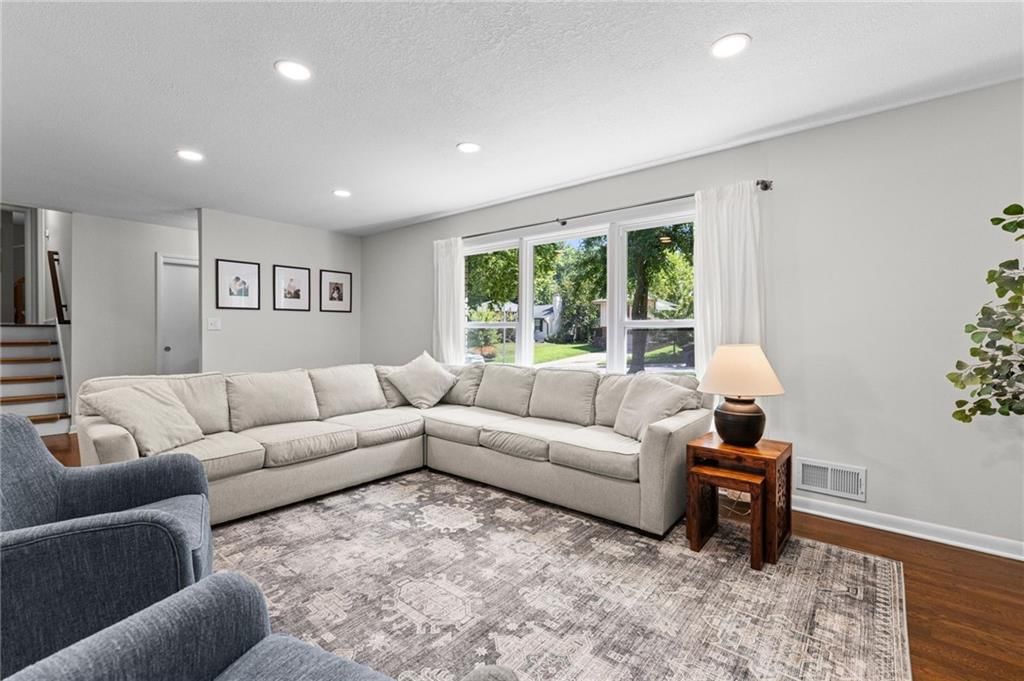 8802 Belleview Avenue — photo 3