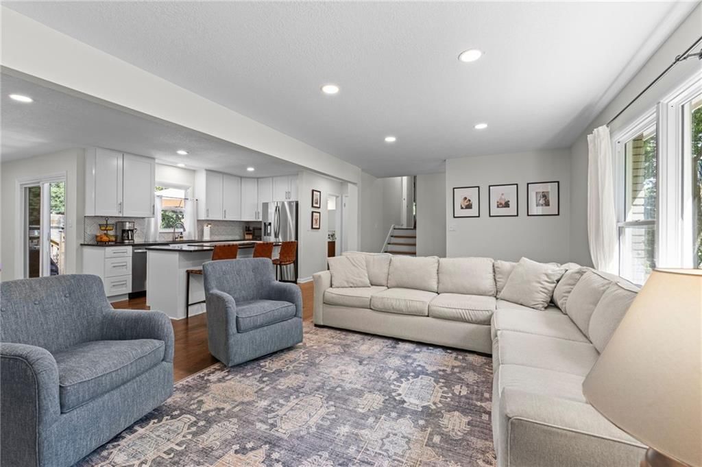 8802 Belleview Avenue — photo 4