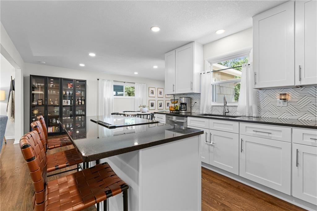 8802 Belleview Avenue — photo 6