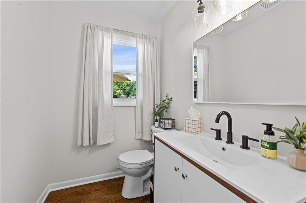 8802 Belleview Avenue — photo 10
