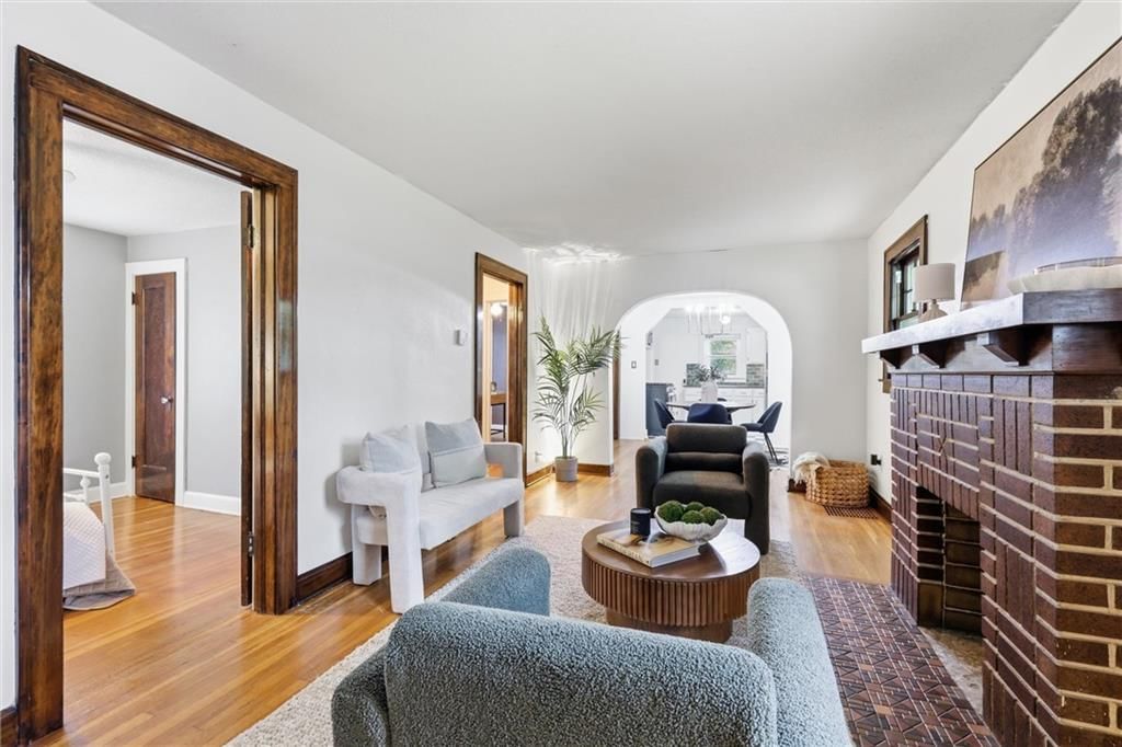 211 W 77th Terrace — photo 9