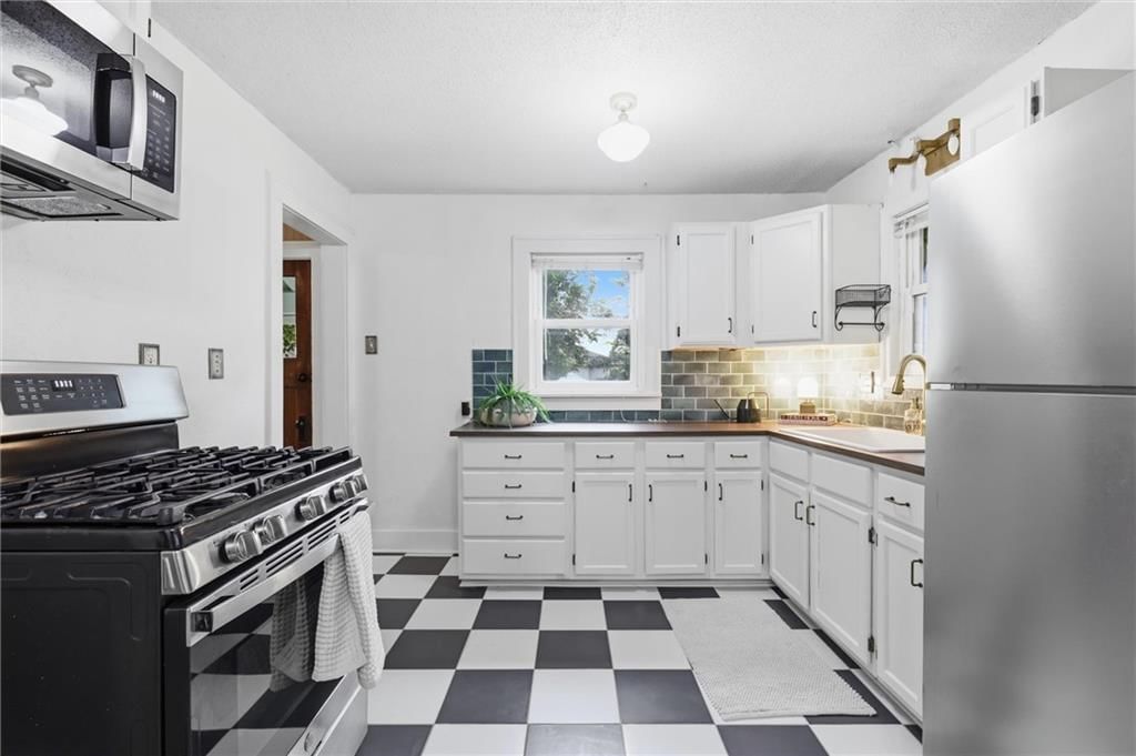 211 W 77th Terrace — photo 13
