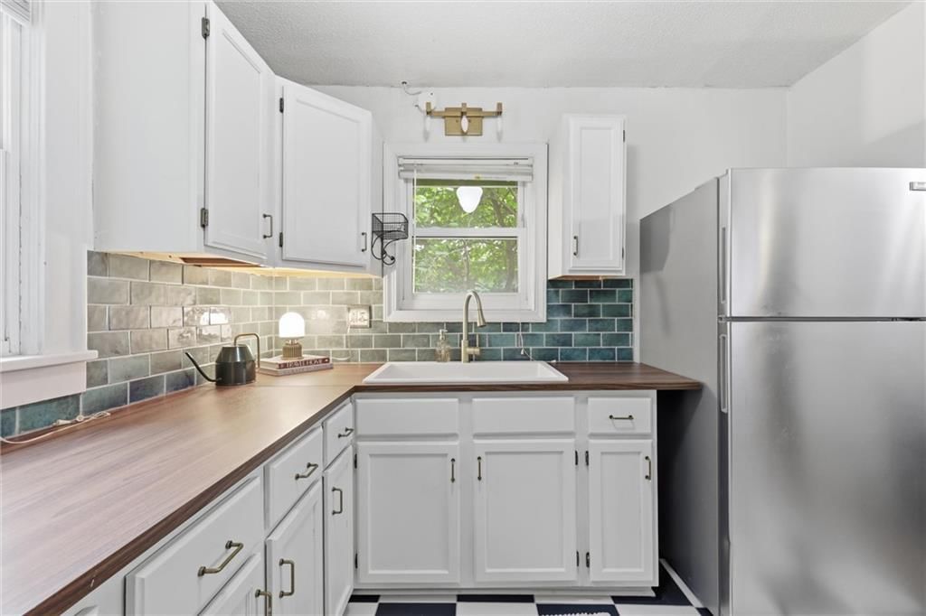 211 W 77th Terrace — photo 14