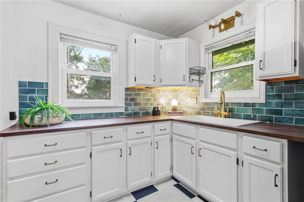 211 W 77th Terrace — photo 15