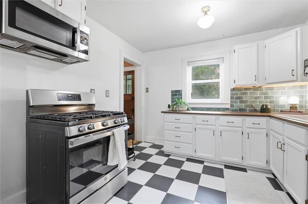 211 W 77th Terrace — photo 16