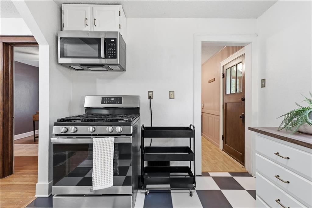 211 W 77th Terrace — photo 17