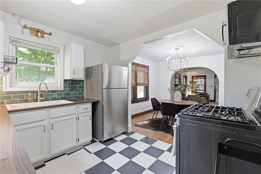 211 W 77th Terrace — photo 18