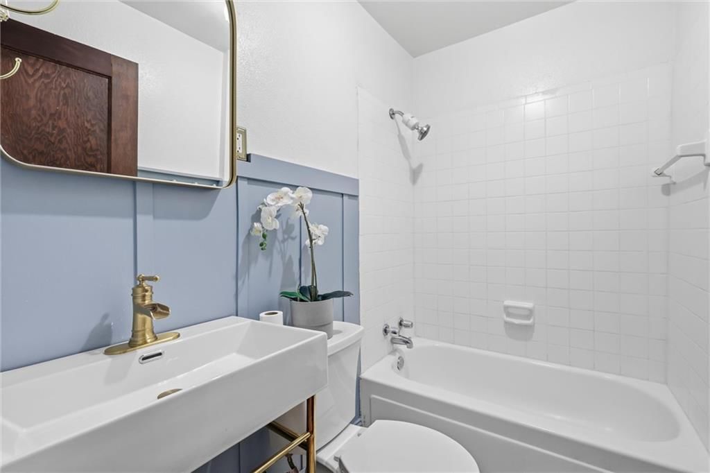 211 W 77th Terrace — photo 28