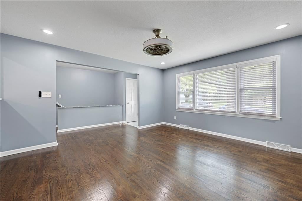 7404 Willow Avenue — photo 8