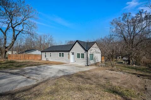 5227 N Merrimac Avenue — photo 2