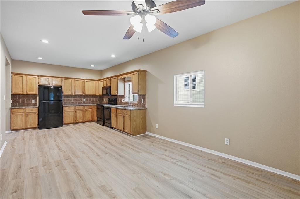 2537 Elmwood Avenue — photo 8