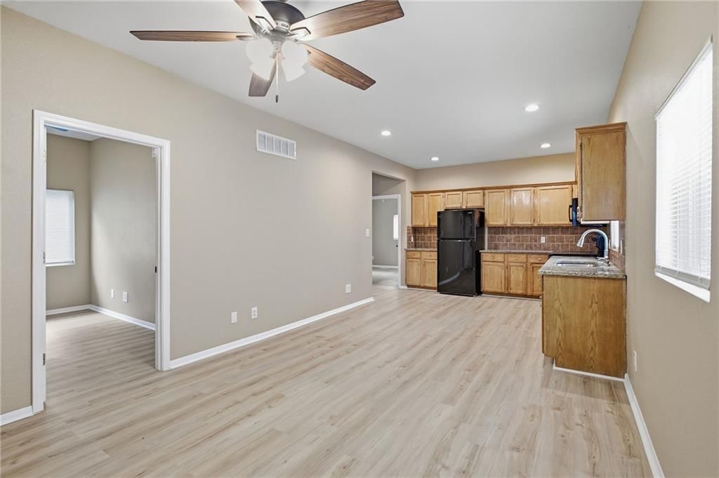 2537 Elmwood Avenue — photo 9