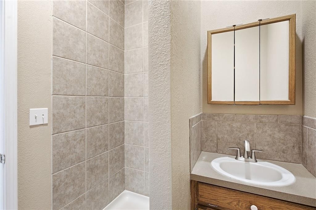 2537 Elmwood Avenue — photo 26