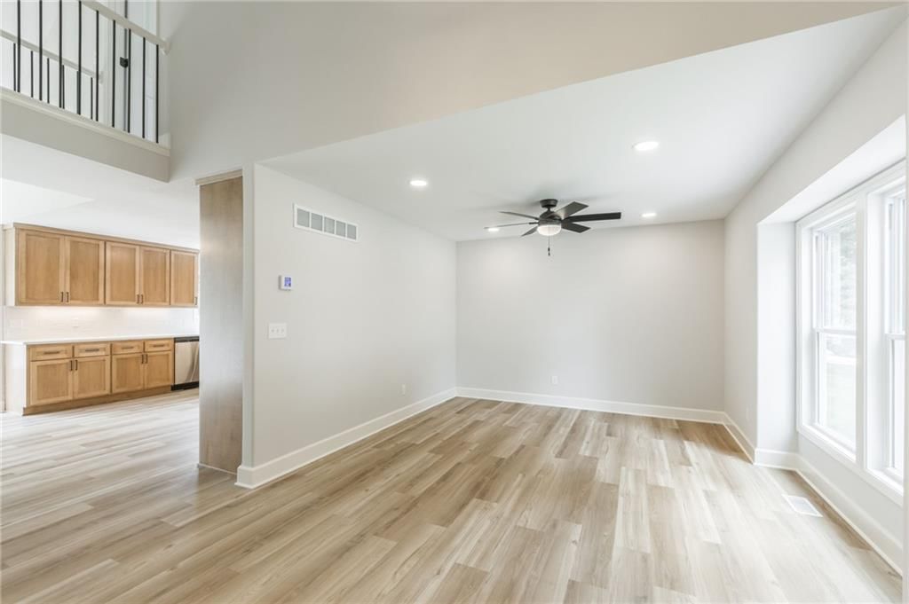 992 Sicklebar Drive — photo 3