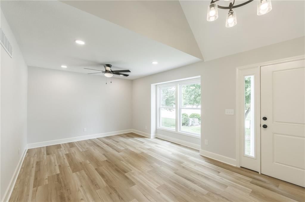 992 Sicklebar Drive — photo 4