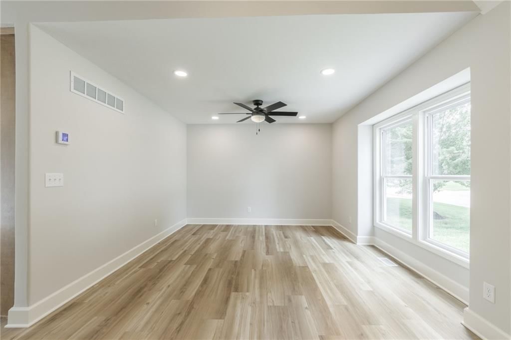 992 Sicklebar Drive — photo 7