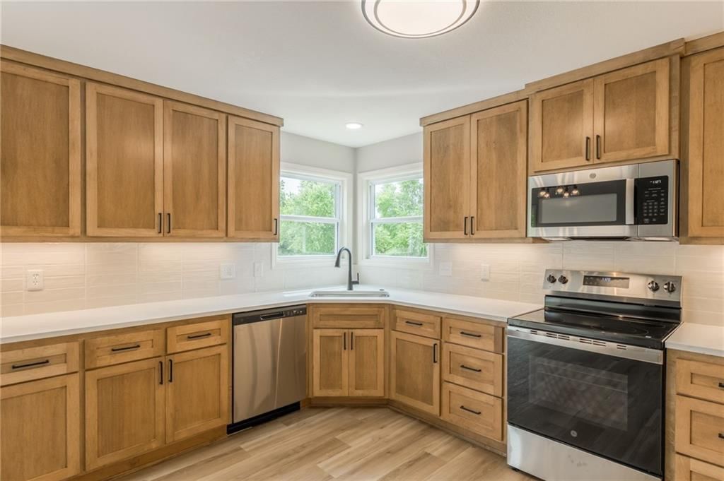 992 Sicklebar Drive — photo 10
