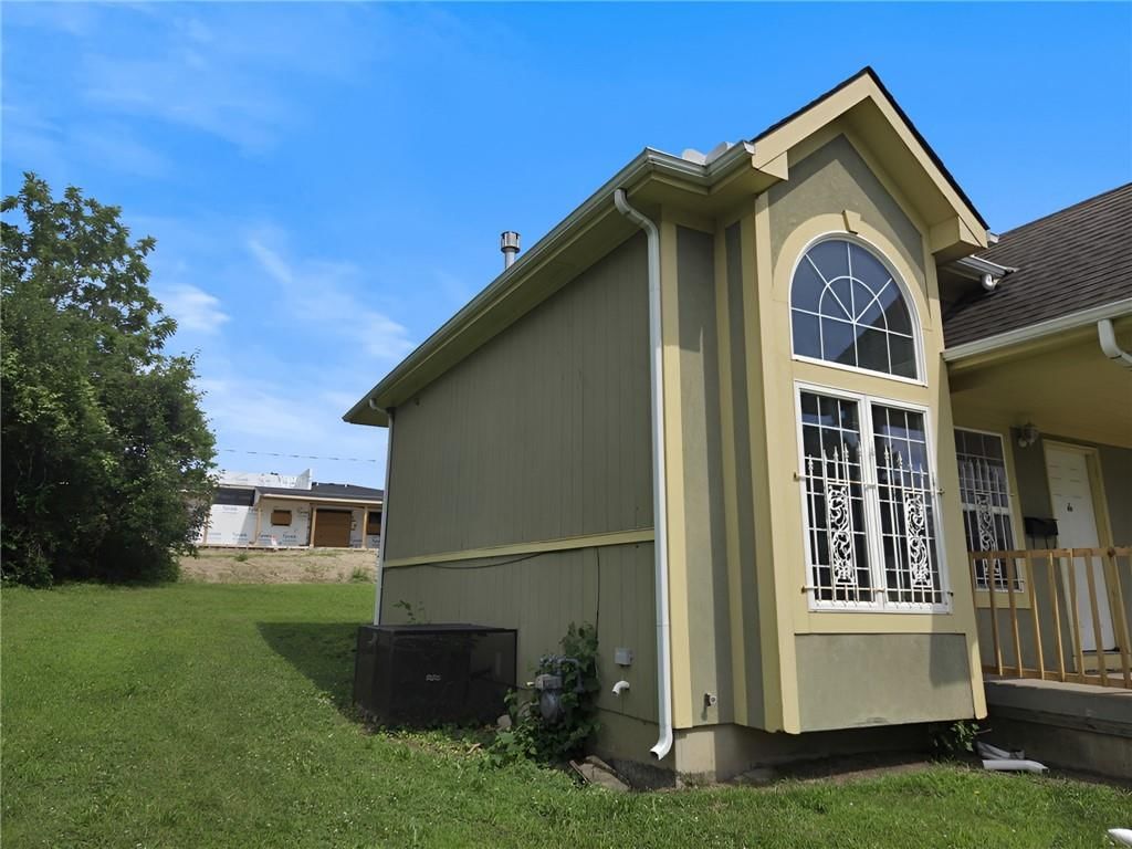 2035 Montgall Avenue — photo 5