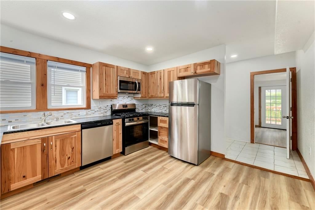 1122 2nd Avenue — photo 12