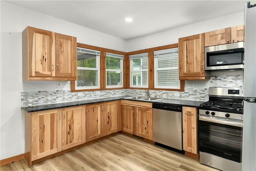 1122 2nd Avenue — photo 13