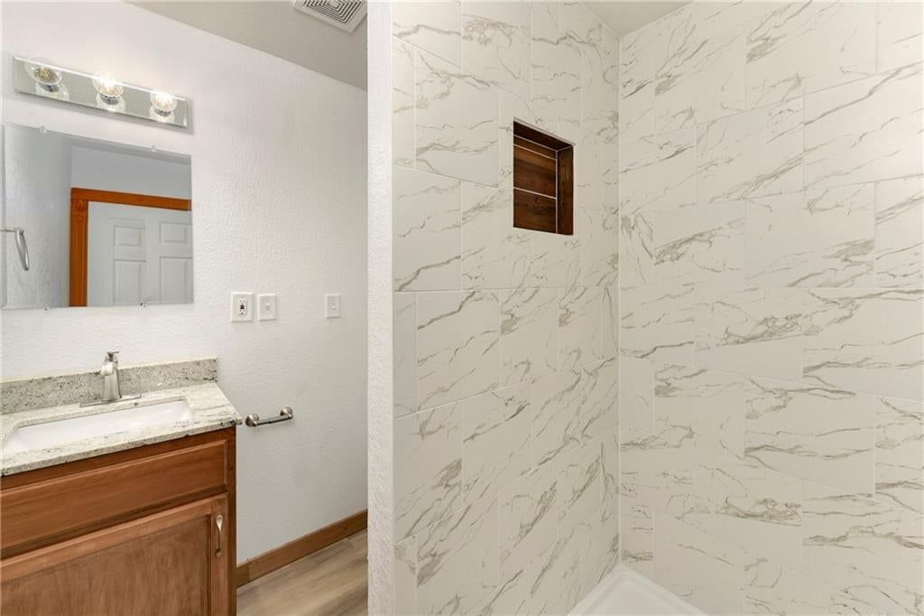 1122 2nd Avenue — photo 22
