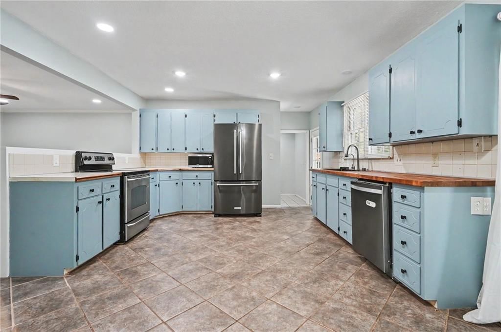 1229 S Elm Street — photo 10