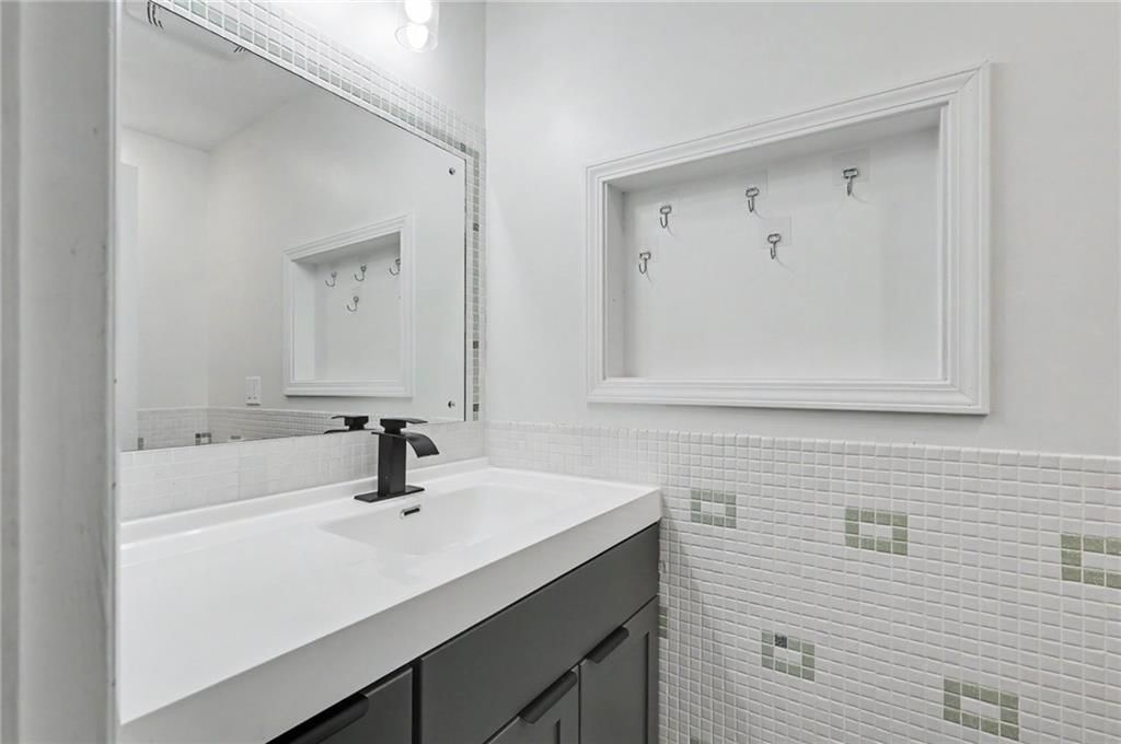 1229 S Elm Street — photo 18